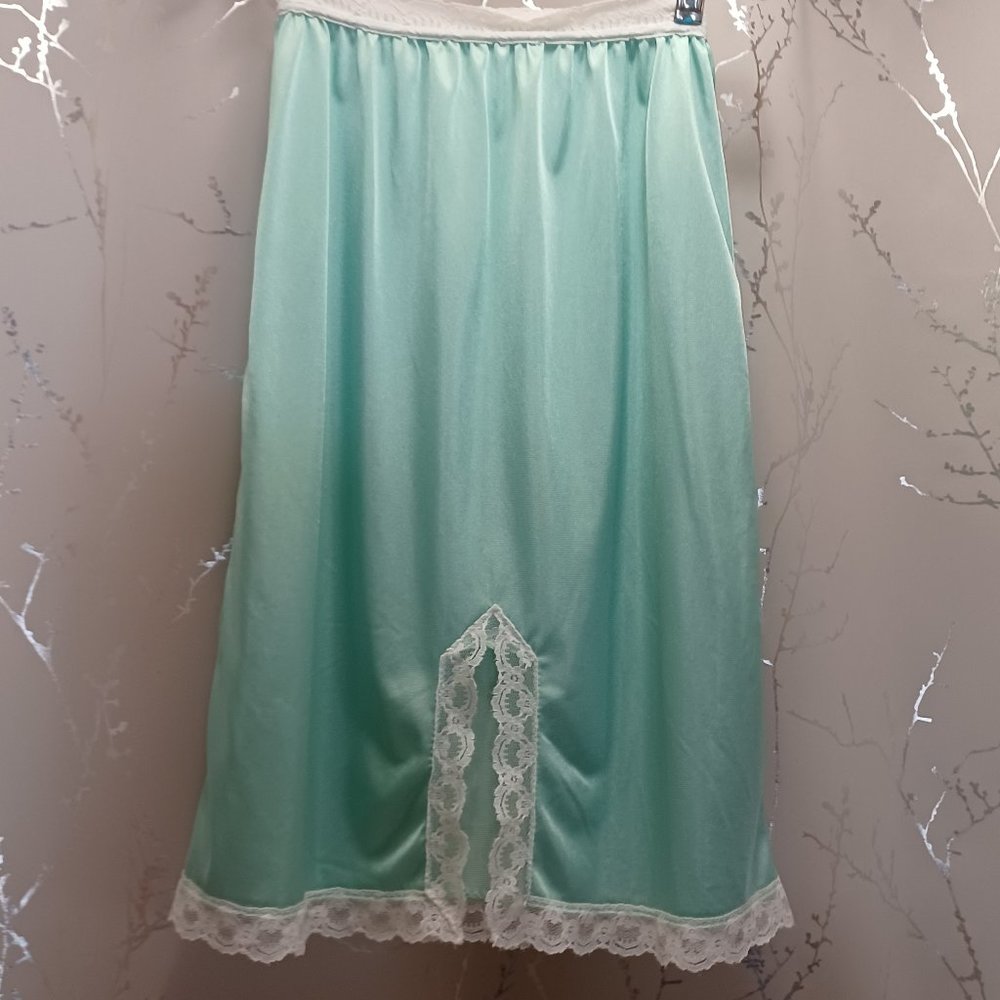 Vintage slip Her Majesty 14 100% nylon mint Green white lace  trim